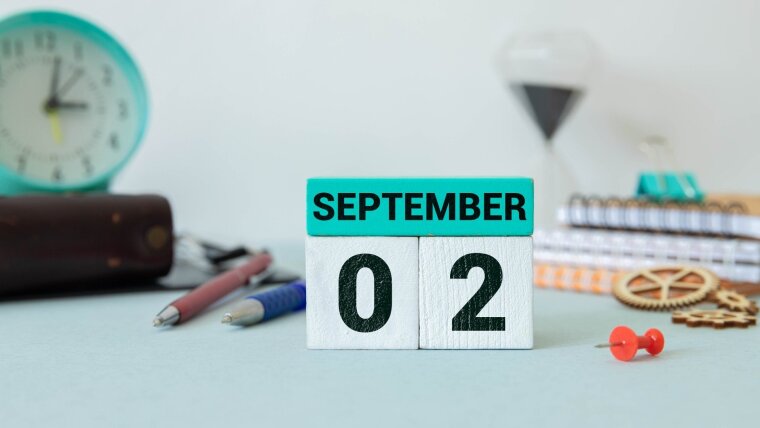 Holzkalender mit dem Datum 2. September