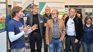 Rundgang für Sponsoren und Vertreter aus Politik, Wissenschaft und Wirtschaft anlässlich der Eröffnung des MINT-Festivals Jena und der „Highlights der Physik“ 2025