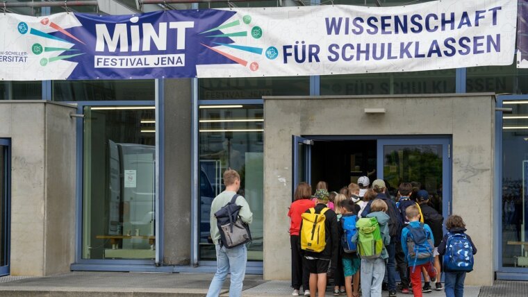 Eingang zum MINT-Festival Jena 2025