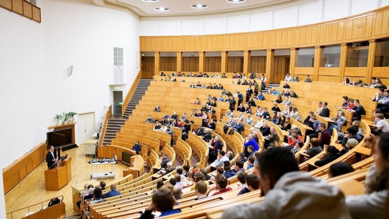 Vortrag im Hörsaal am Max-Wien-Platz zum "Tag der Physik" an der Universität Jena